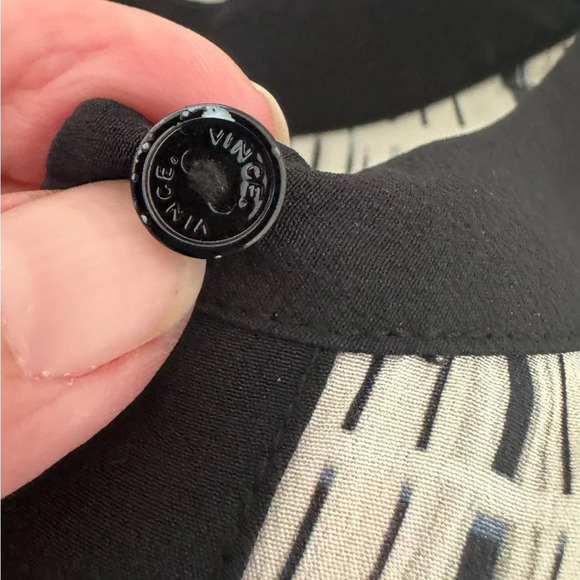 Vince Silk Print Top V Neck Elbow Sleeve Office Career Quiet Luxury 4 *Read - Picture 10 of 12